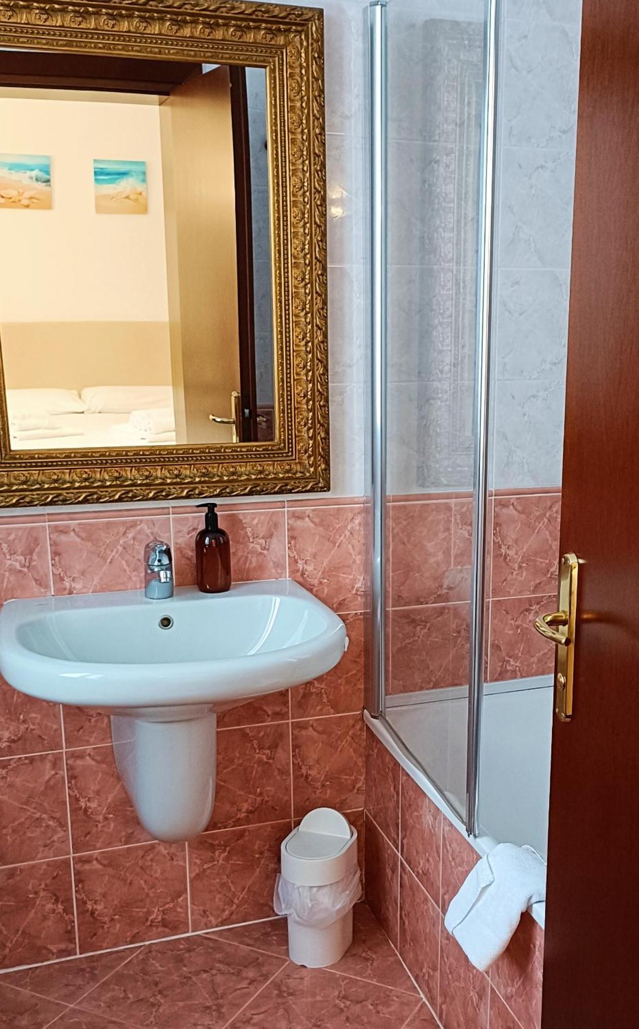 Alloggi Marinella Guest house *